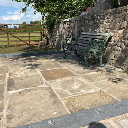 Secluded Studio With Private Gated Access- The Pavilion Holiday home Bristol