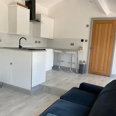 Secluded Studio With Private Gated Access- The Pavilion *