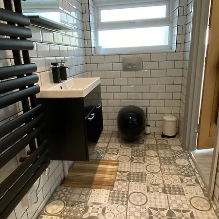 Holiday home Secluded Studio With Private Gated Access- The Pavilion *