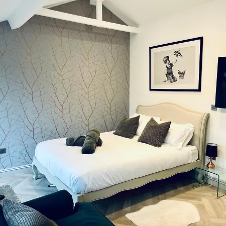 Secluded Studio With Private Gated Access- The Pavilion *
